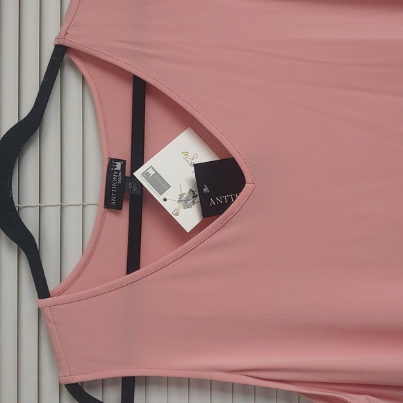 New Antthony Original vneck tank - Picture 3 of 4